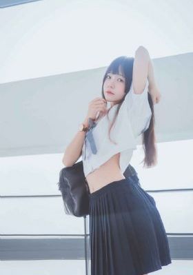 女生发出哼哼唧唧的声音助眠