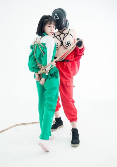 两个小婕子和洗澡hd